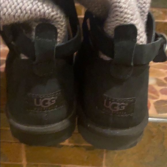 Black and Gray shirt UGGS - Picture 4 of 4